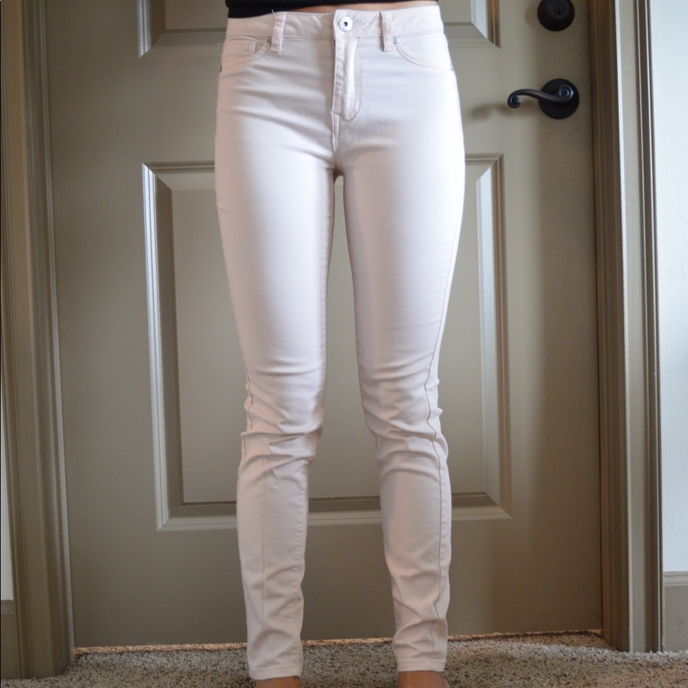 Mid-rise, blush, skinny jeans